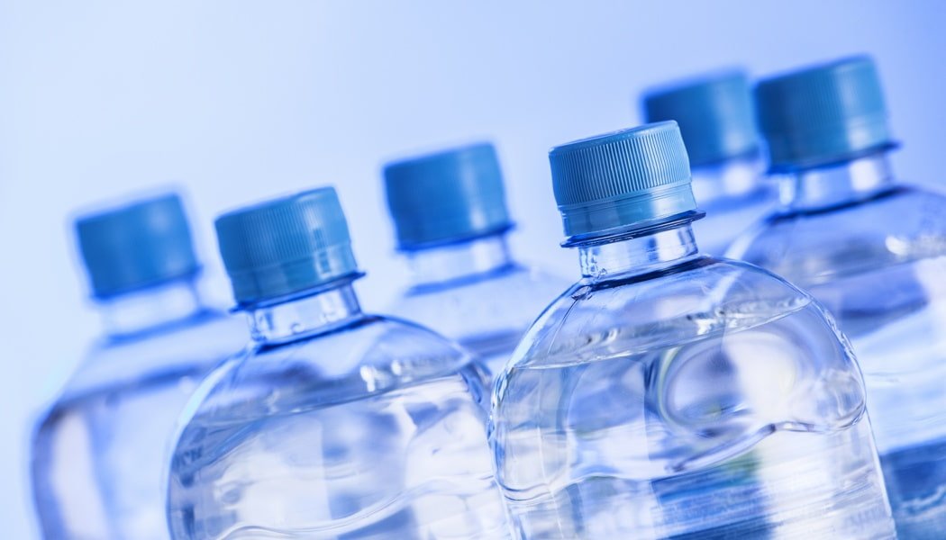 acqua in bottiglia microplastiche