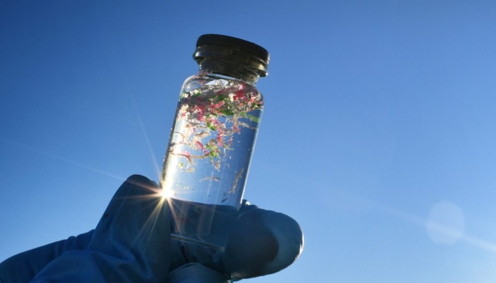 copertina microplastiche acqua effetti salute Nanosystem