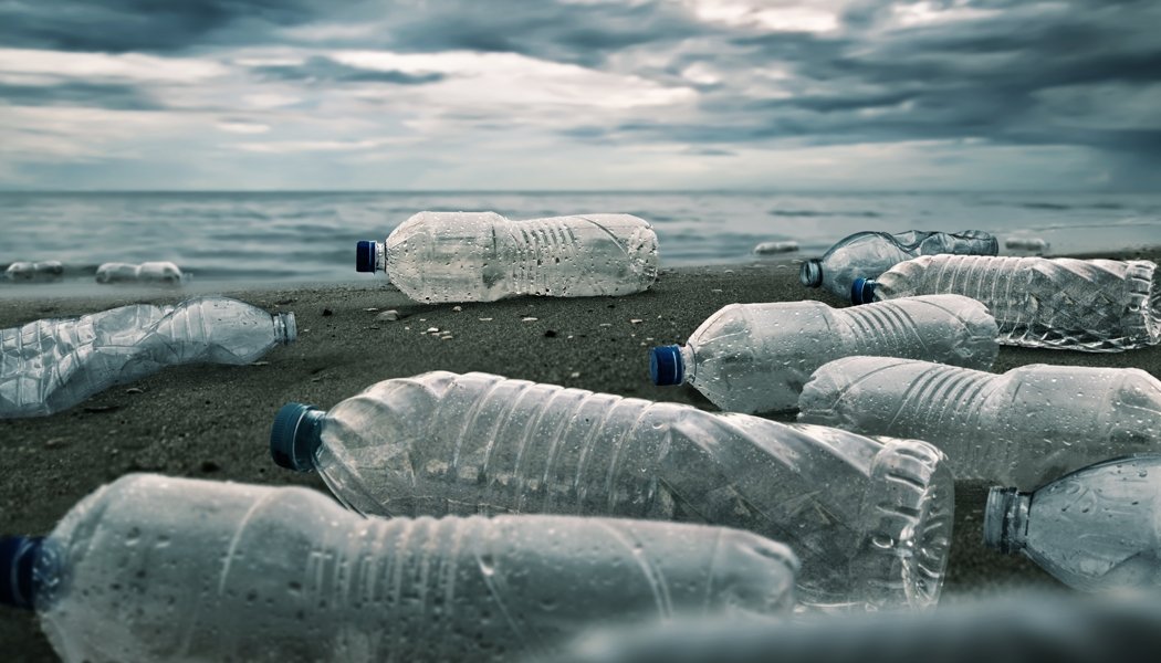 microplastiche acqua bottiglia rifiuti Nanosystem
